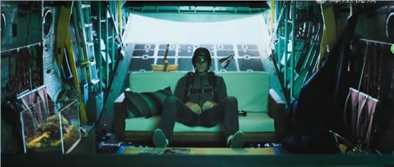 NVIDIA疯狂广告:3000米高空自由落体玩游戏 NVIDIA疯狂广告:3000米高空自由落体玩游戏