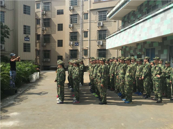 ���Ҿ�У������  �����Ŷ�չ�۷磡