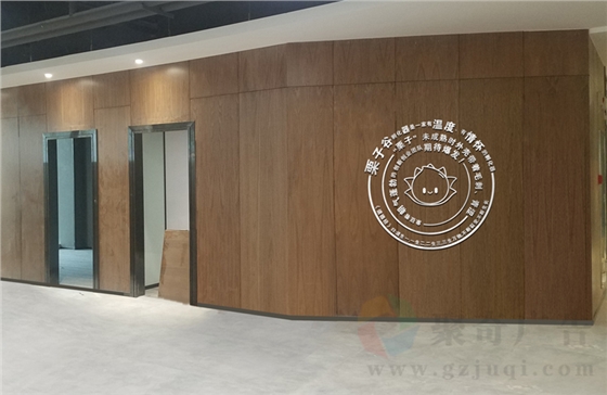 ���ӹ��Ļ��ں�ǽ